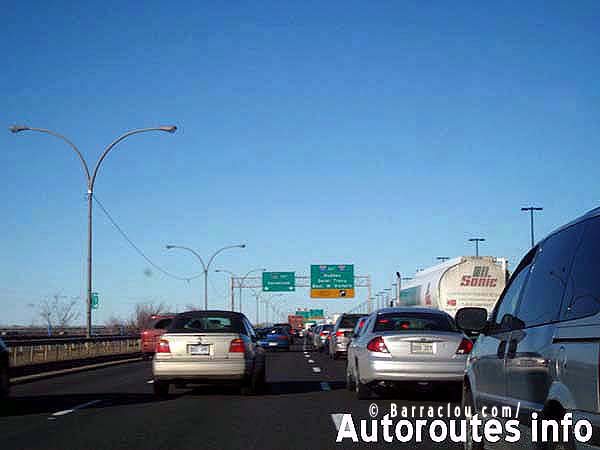 A Longueuil, la route 132 partage son trac avec l'autoroute 20 jusqu'au pont-tunnel Louis-H-Lafontaine.