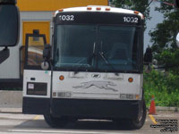 Greyhound Canada 1032 (1998 MCI 102DL3) - New front cap installed 2004 as repair