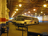 Greyhound Canada 1077 (1999 MCI 102DL3)