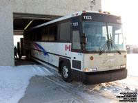 Greyhound Canada 1123 (2000 MCI 102DL3)