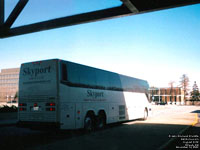 Skyport 9118 - 2000 Prevost H3-45 (ex-Preference 9118)