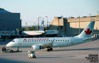 Air Canada - Embraer ERJ-175SU - C-FEKH - FIN 381 (Transfr chez Air Canada Express - Jazz Aviation)
