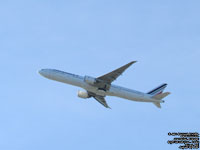 Air France - Boeing 777-328(ER) - F-GSQX