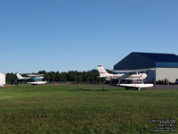 C-FUOC Beechcraft 95A Travel Air et C-FTPV - Cessna 172H Skyhawk