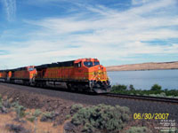 BNSF 7661 - ES44DC