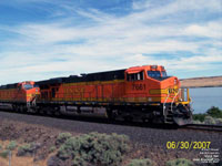 BNSF 7661 - ES44DC