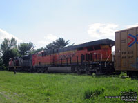 BNSF 8005 - ES44C4