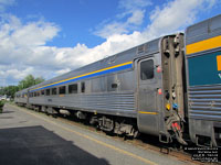 Via Rail 4110 (4100-serie Stainless steel coach: 74 seats) (ex-AMTK 3851, nee SOU 951)