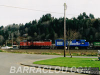 CORP 5042 - GP38 and HLCX 3611 - GP38 (ex-HLCX 2023, exx-CMNW 2023, exxx-CR 7762, nee PC 7762)