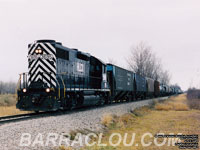 HLCX 3695 - GP40 (ex-CMGN 8803, nee B&O 3727)