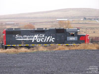 HLCX 3815 (on UP) - GP38-2