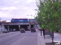 A Metra F40PHM-2 passes over Western Avenue in Chicago.