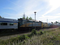 Via Rail 6432 (F40PH-2r) and 910 (P42DC / Genesis)