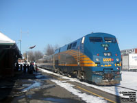 Via Rail 915 (P42DC / Genesis)