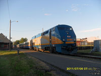 Via Rail 916 (P42DC / Genesis)