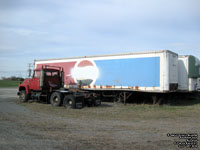 Old Pepsi-Cola trailer St-Pie de Bagot,QC