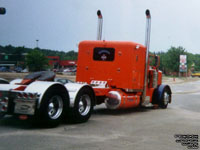 Unid. Peterbilt truck